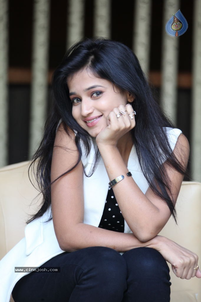 Anvika New Stills - 44 / 119 photos