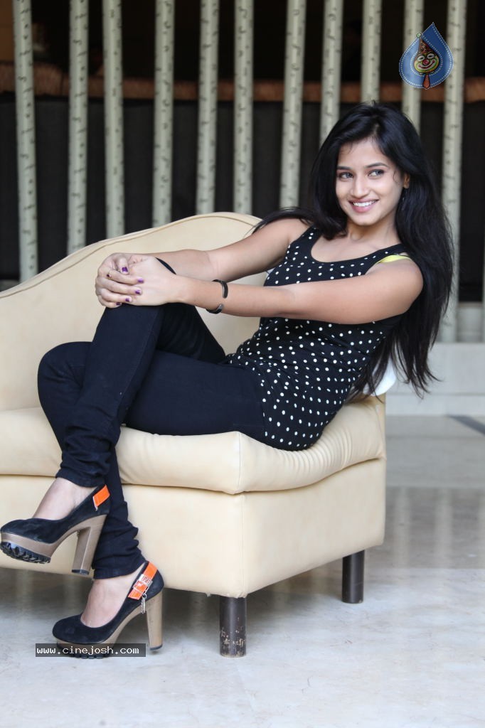 Anvika New Stills - 46 / 119 photos