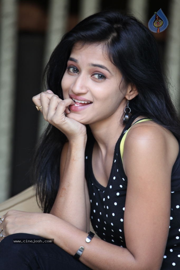 Anvika New Stills - 53 / 119 photos