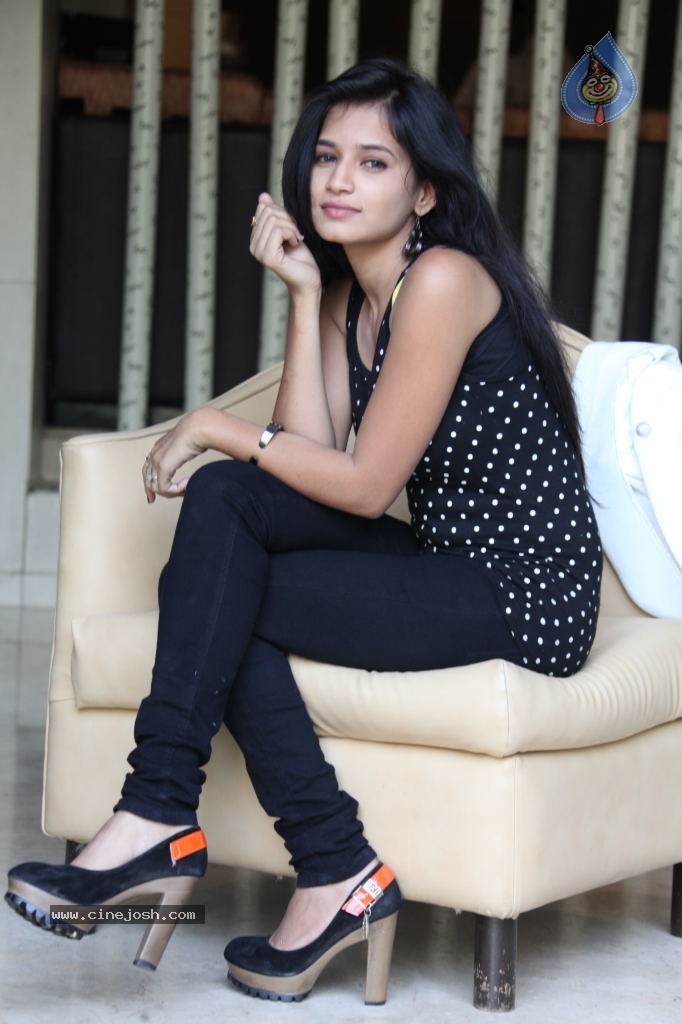 Anvika New Stills - 71 / 119 photos