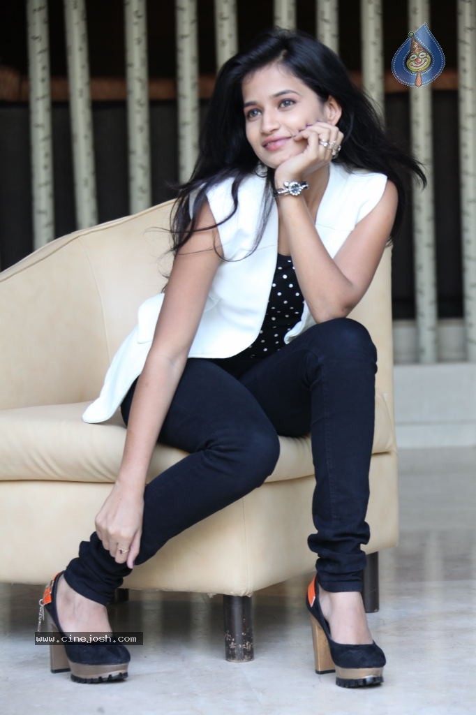 Anvika New Stills - 75 / 119 photos