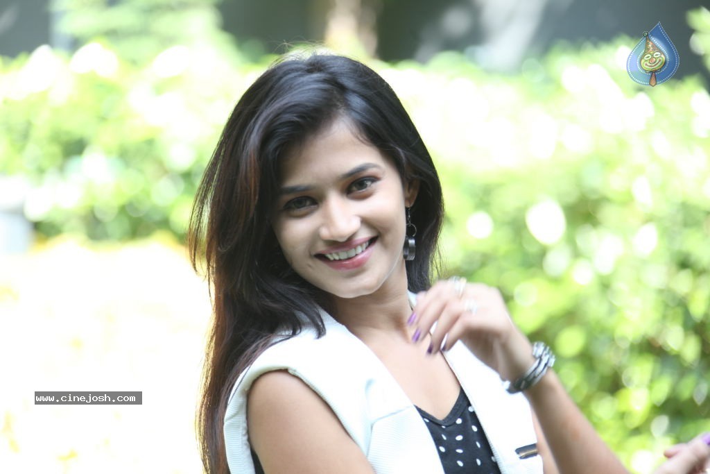 Anvika New Stills - 81 / 119 photos