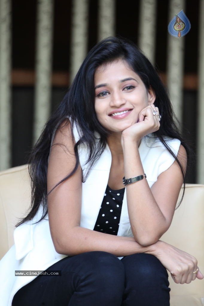 Anvika New Stills - 87 / 119 photos