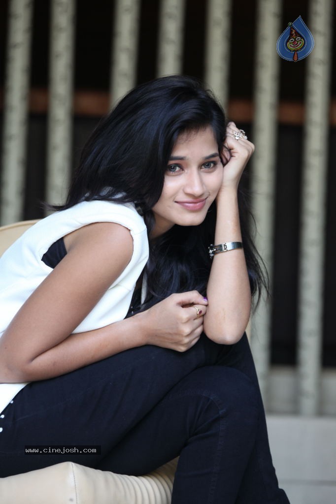 Anvika New Stills - 94 / 119 photos