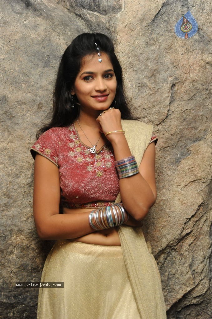 Anwika Hot Stills - 34 / 51 photos