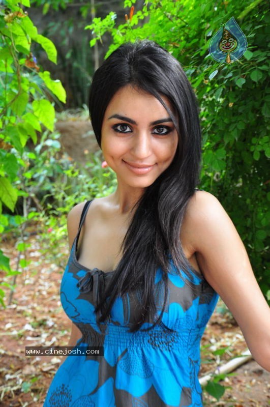 Aparna Sharma Hot Stills - 70 / 167 photos