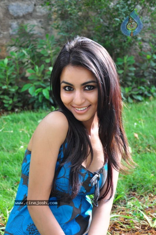 Aparna Sharma Hot Stills - 119 / 167 photos