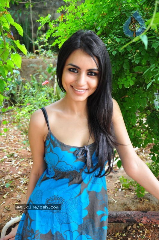 Aparna Sharma Hot Stills - 122 / 167 photos