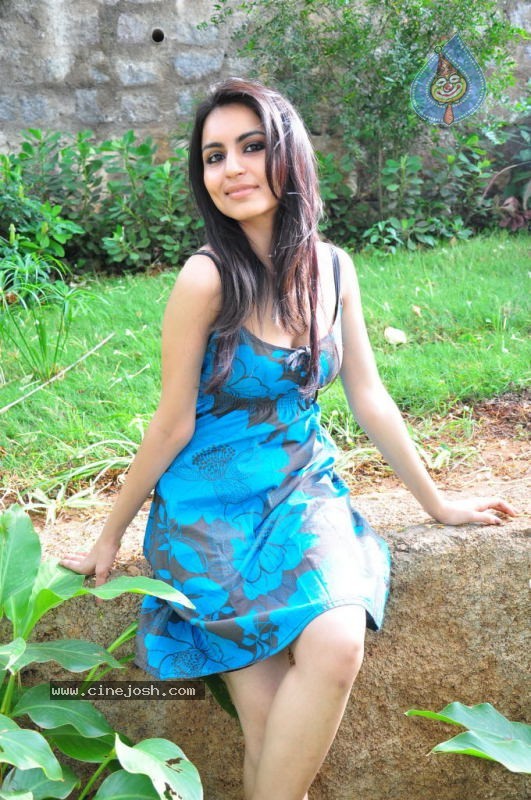 Aparna Sharma Hot Stills - 130 / 167 photos