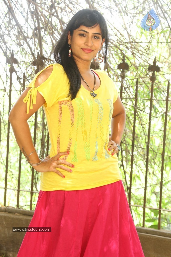 Aparna Stills - 13 / 64 photos