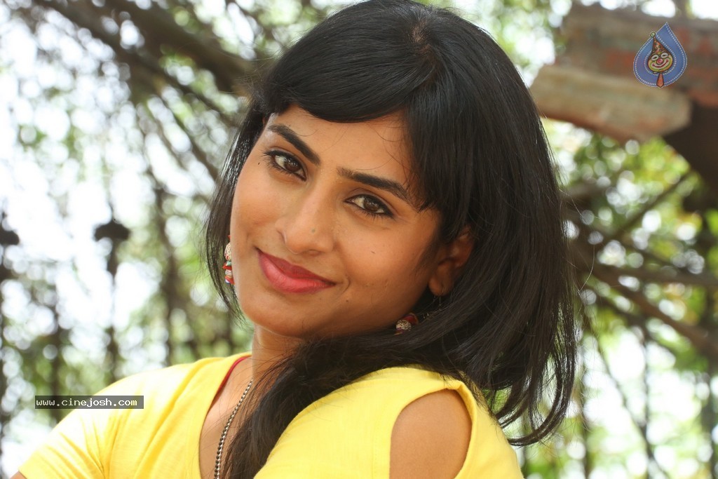 Aparna Stills - 18 / 64 photos