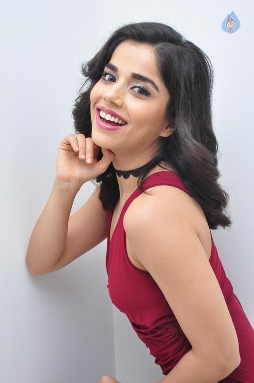 Aparnaa Bajpai Photos - 18 / 42 photos