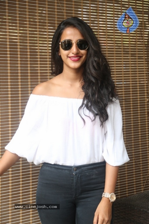 Apoorva Stills - 5 / 21 photos