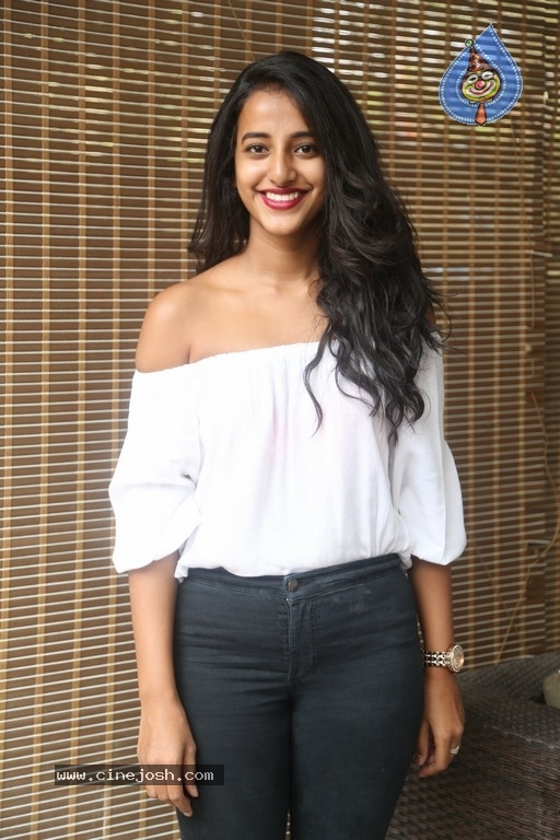 Apoorva Stills - 13 / 21 photos