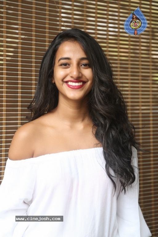 Apoorva Stills - 15 / 21 photos