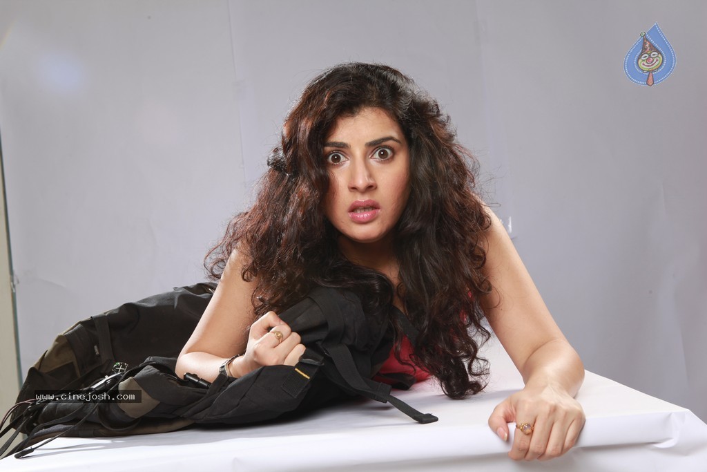 Archana Hot Images - 5 / 15 photos