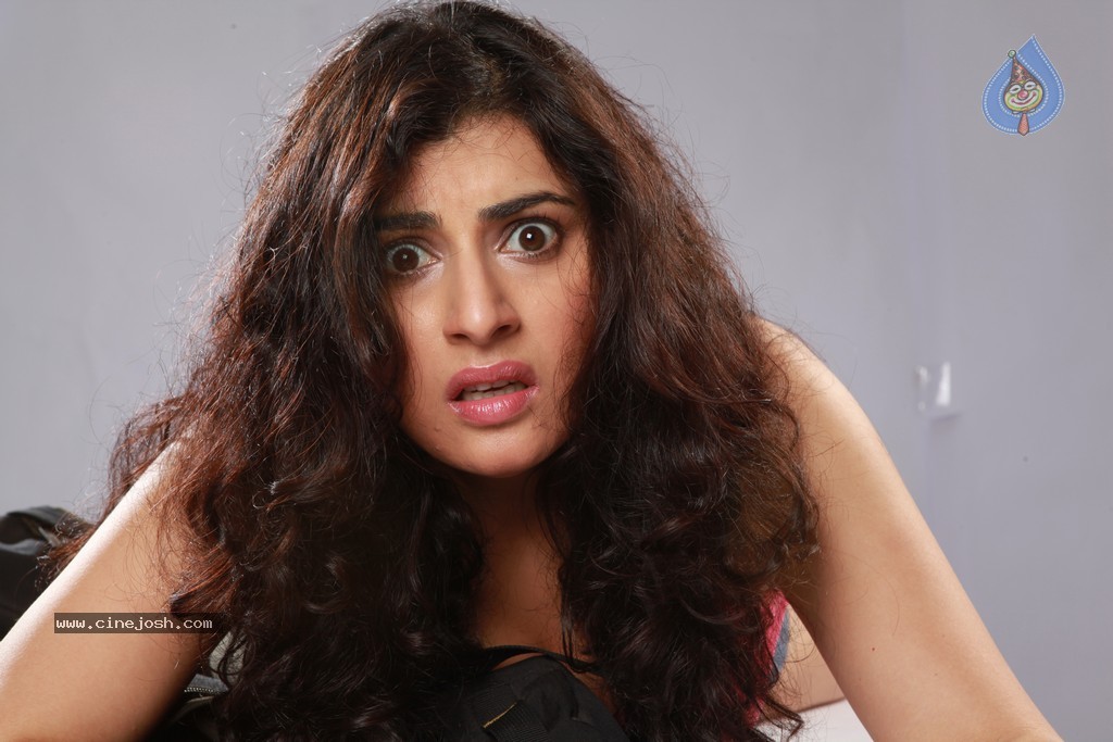 Archana Hot Images - 9 / 15 photos