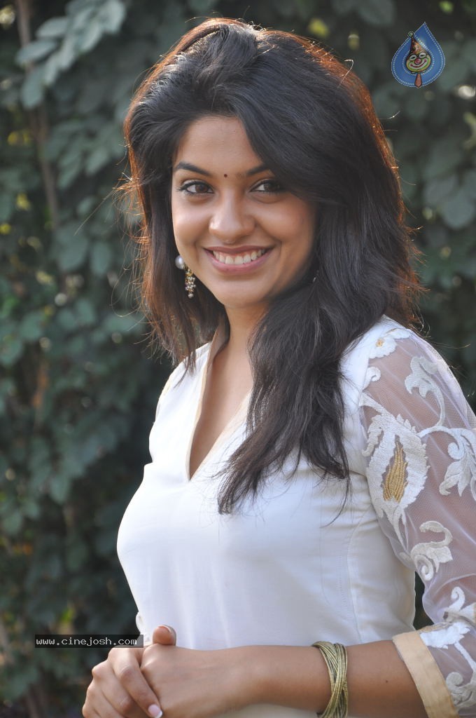 Archana Kavi Stills - 50 / 75 photos