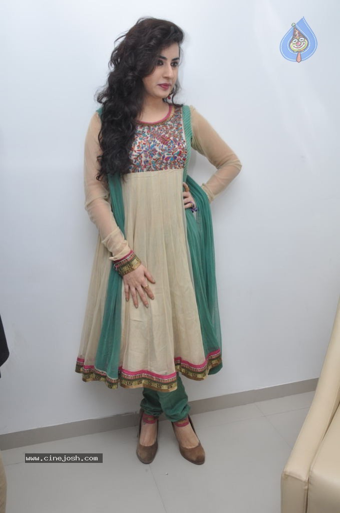 Archana Latest Stills - 52 / 74 photos