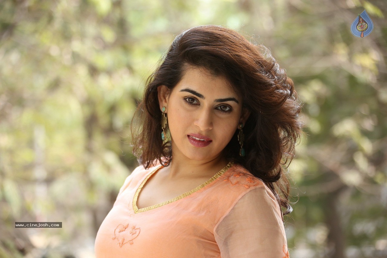 Archana Latest Stills - 18 / 76 photos