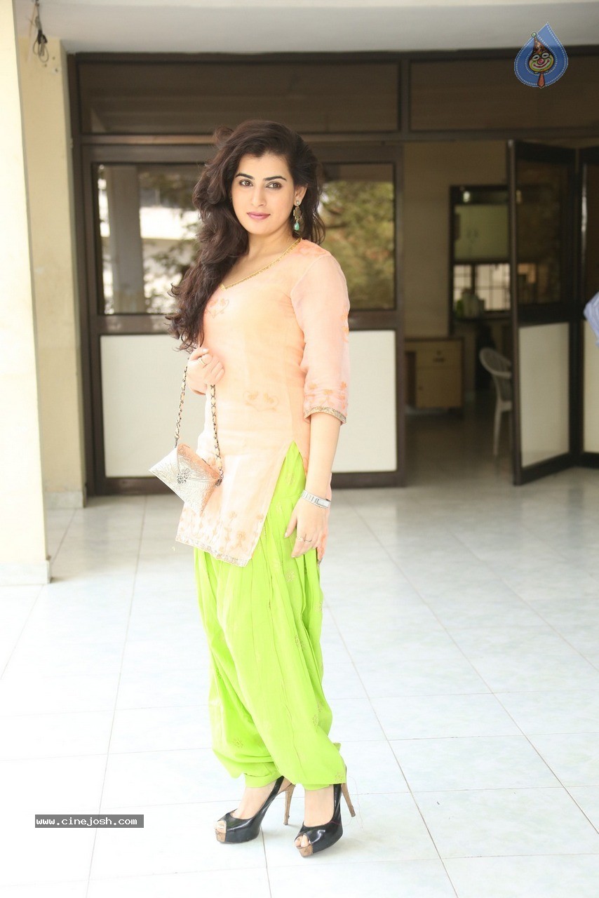 Archana Latest Stills - 19 / 76 photos