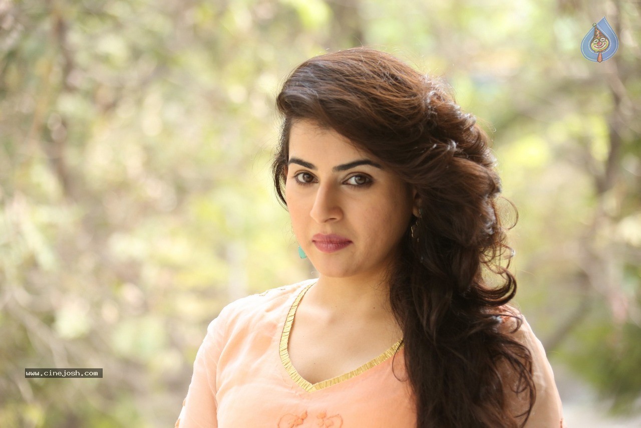 Archana Latest Stills - 30 / 76 photos