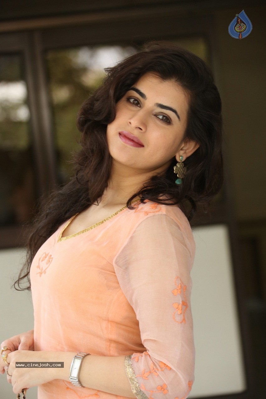 Archana Latest Stills - 31 / 76 photos