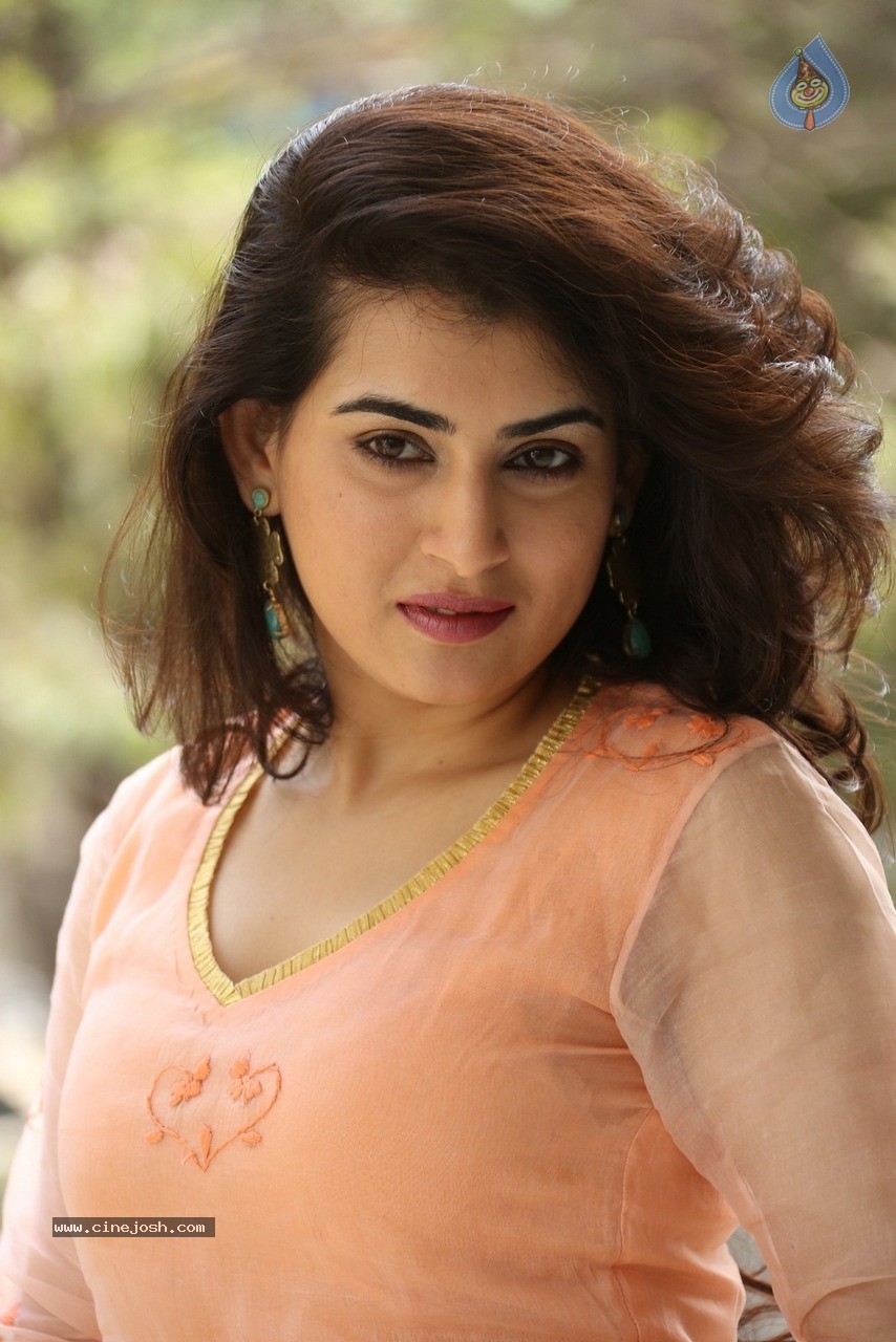 Archana Latest Stills - 46 / 76 photos