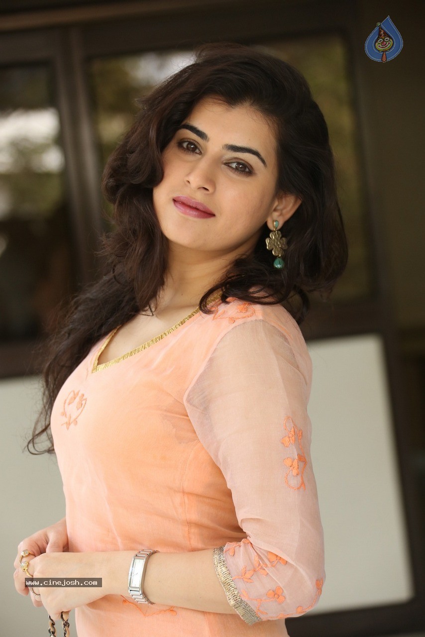 Archana Latest Stills - 52 / 76 photos