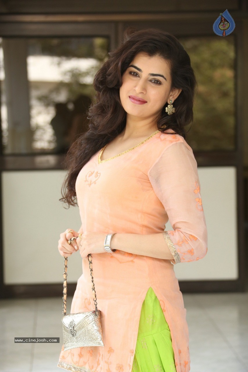 Archana Latest Stills - 53 / 76 photos