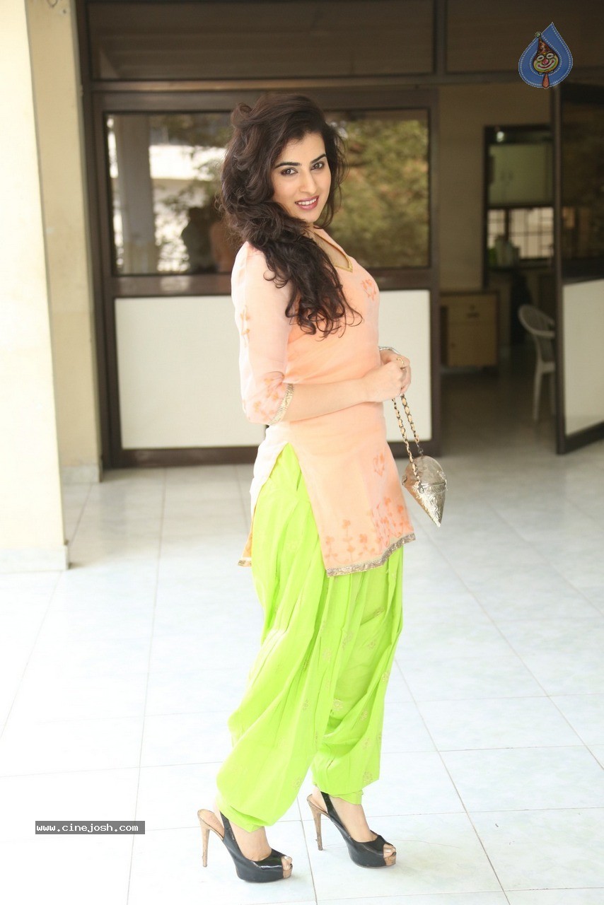 Archana Latest Stills - 55 / 76 photos