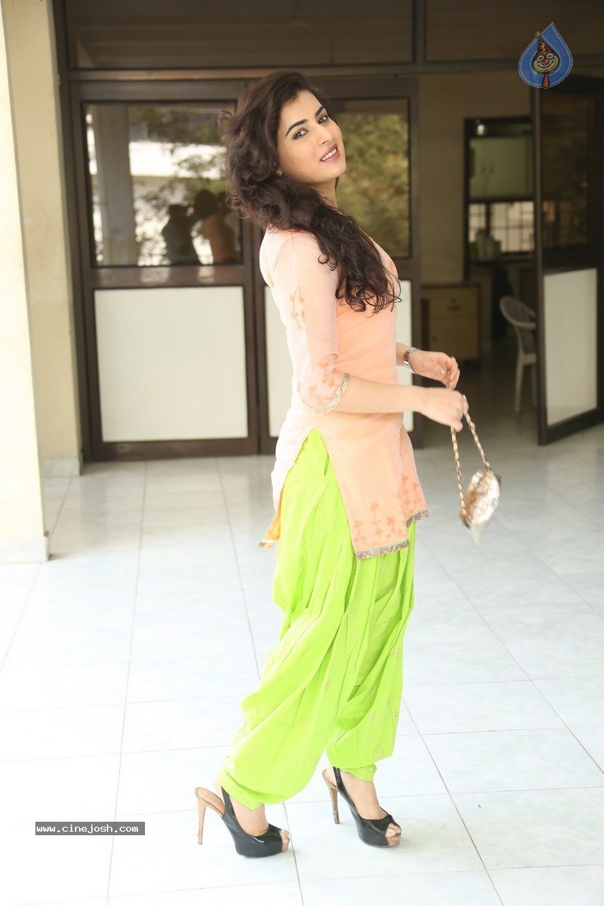 Archana Latest Stills - 65 / 76 photos