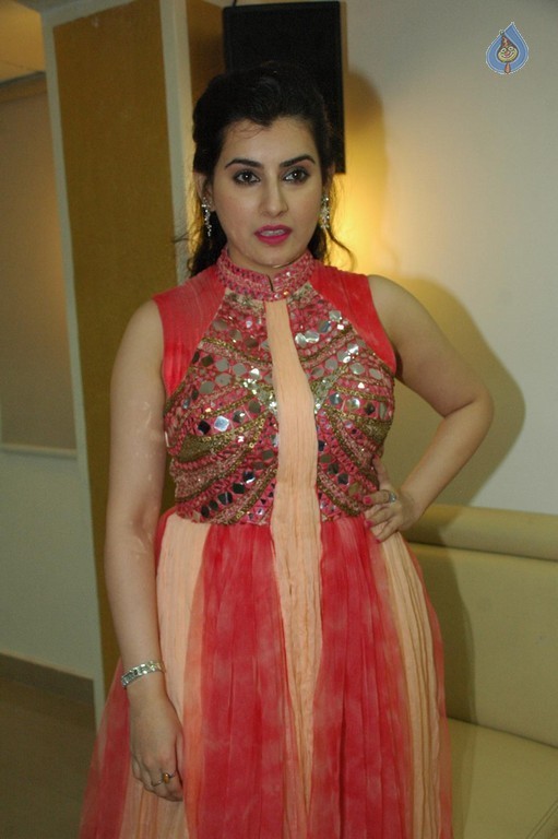 Archana New Pics - 11 / 25 photos