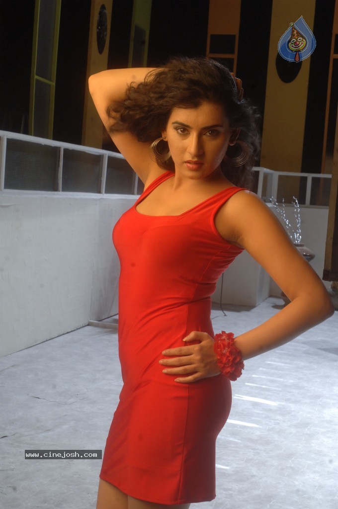 Archana New Stills - 11 / 81 photos