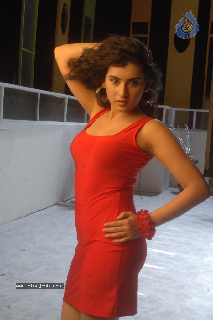 Archana New Stills - 13 / 81 photos