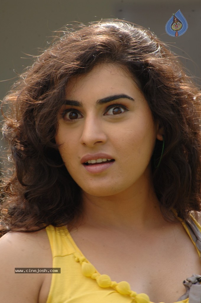 Archana New Stills - 26 / 81 photos