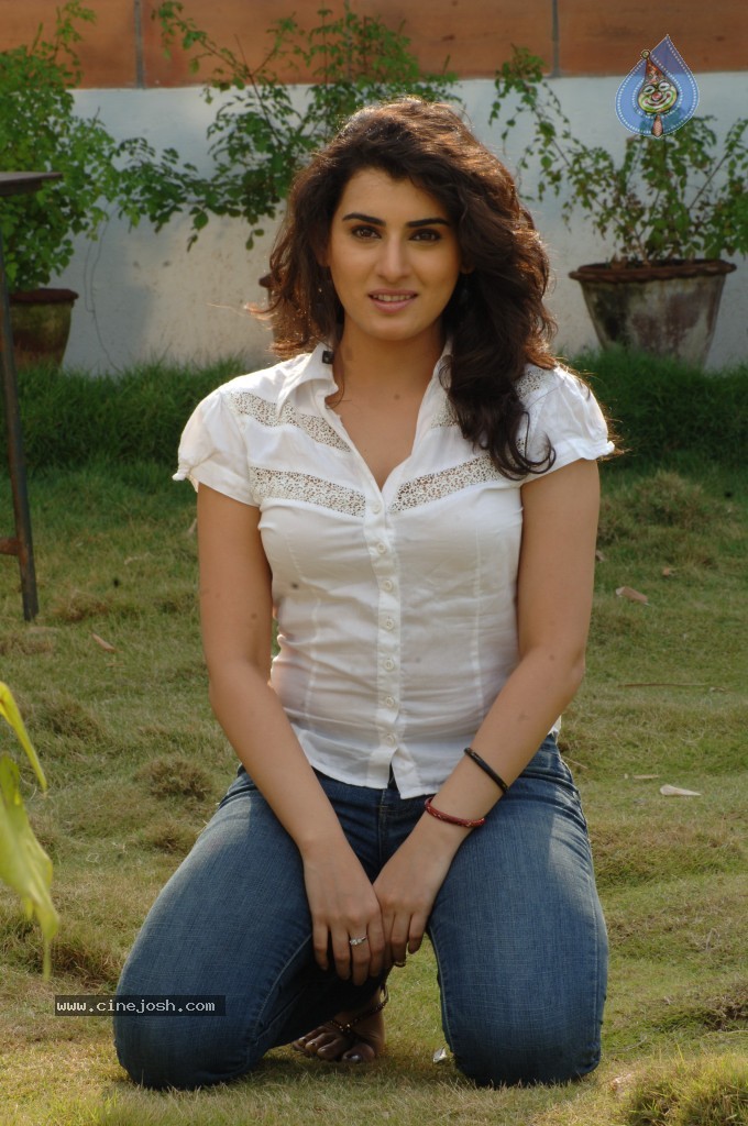 Archana New Stills - 50 / 81 photos