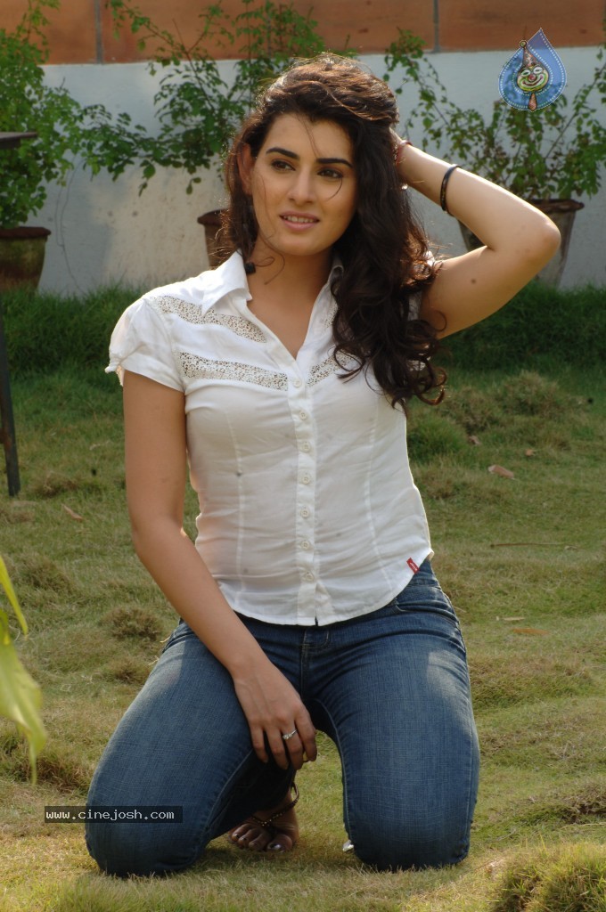 Archana New Stills - 53 / 81 photos