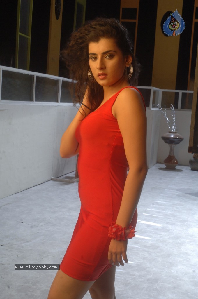 Archana New Stills - 72 / 81 photos