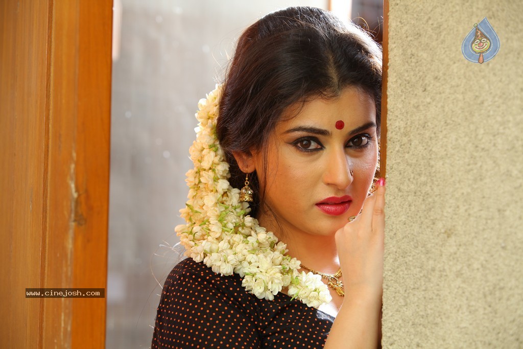 Archana Pics - 32 / 38 photos