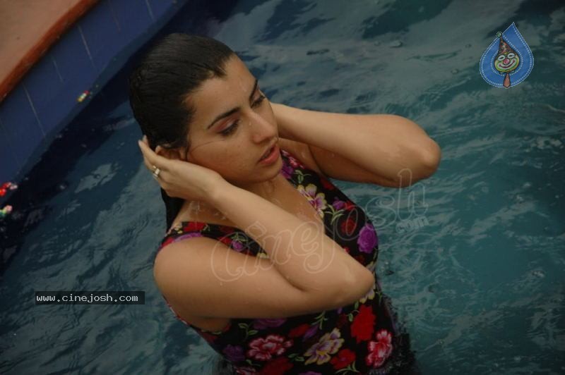 Archana Stills - 7 / 58 photos