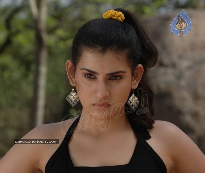 Archana Stills - 47 / 58 photos