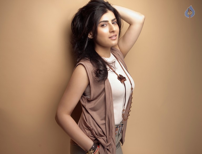 Archana Veda Photoshoot - 25 / 35 photos