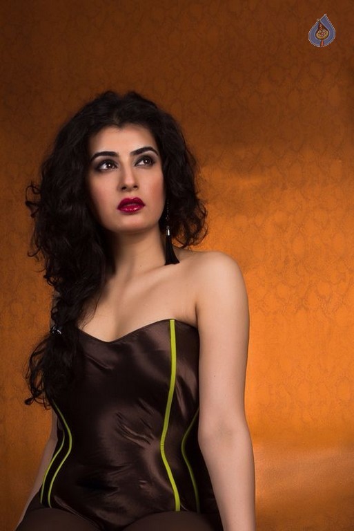 Archana Veda Photoshoot - 29 / 35 photos