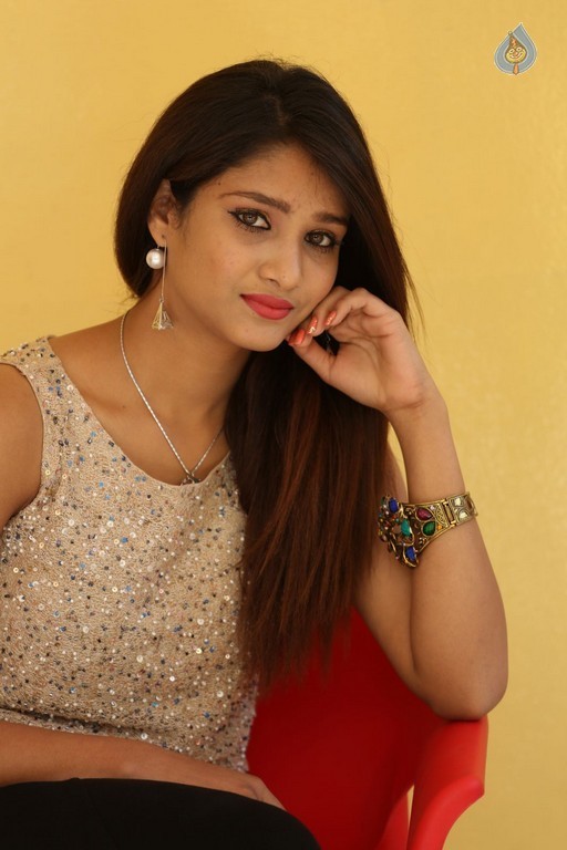 Arthi Latest Photos - 31 / 33 photos