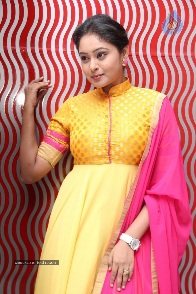 Arundhati New Stills - 2 / 37 photos