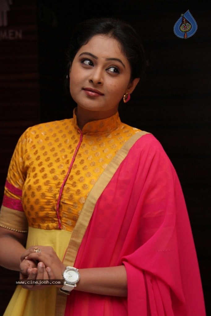 Arundhati New Stills - 4 / 37 photos