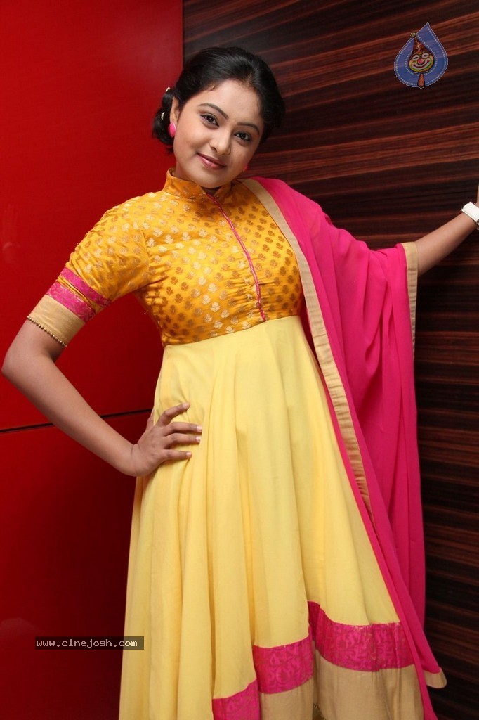 Arundhati New Stills - 12 / 37 photos