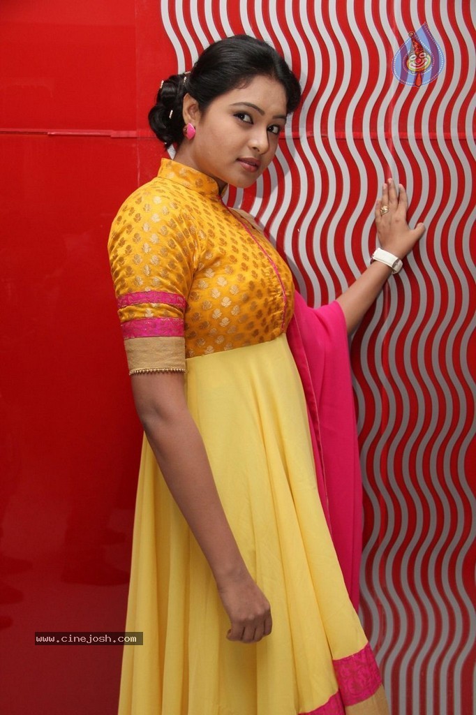 Arundhati New Stills - 14 / 37 photos