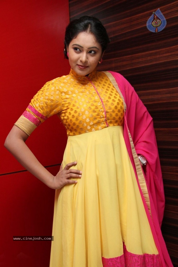 Arundhati New Stills - 19 / 37 photos